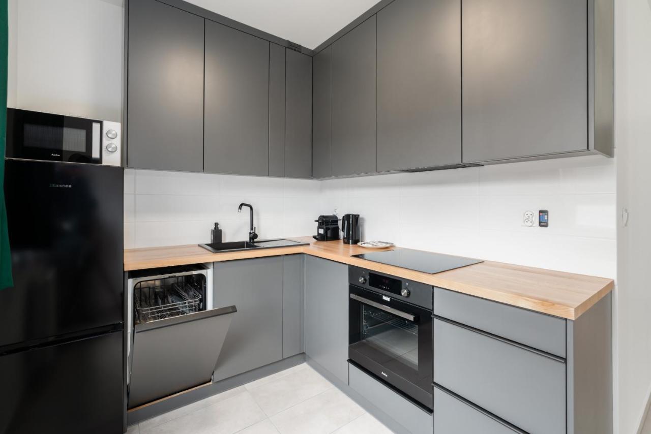 Apartments With Garden Dmowskiego 81 By Noclegi Renters Poznan Bagian luar foto