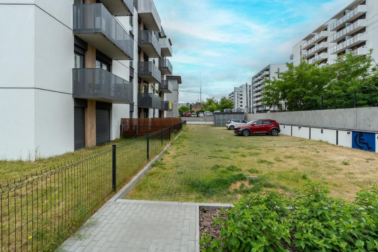 Apartments With Garden Dmowskiego 81 By Noclegi Renters Poznan Bagian luar foto
